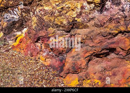 Blick auf die verlassene Mine im Dorf Minas de Sao Domingos in Alentejo Portugal. Stockfoto