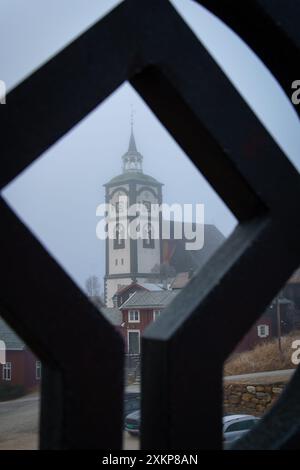 Roros ist eine Erbstadt in Nordnorwegen, die für den Kupferbergbau bekannt ist. UNESCO-Weltkulturerbe Stockfoto