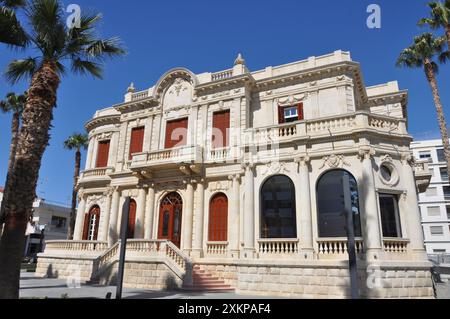 Limassol, Zypern - 4. April 2018: Die Außenseite der Stadtbibliothek Limassol Stockfoto