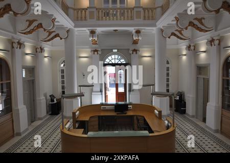 Limassol, Zypern - 4. April 2018: Die Innenarchitektur der Stadtbibliothek von Limassol Stockfoto