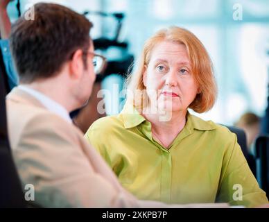 (RL) Lisa Paus, Bundesministerin für Familie, Senioren, Frauen und Jugend, und Marco Buschmann, Bundesjustizminister, fotografierten zu Beginn einer Kabinettssitzung im Bundeskanzleramt. Berlin, 24. Juli 2024. Stockfoto
