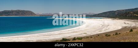 Türkisfarbener Salda See in Burdur Türkei. Türkischer Name Salda Golu Stockfoto