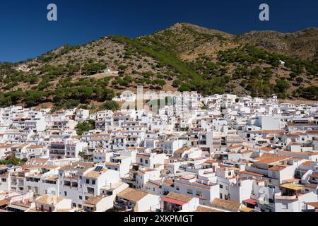 Blick auf Mijas Pueblo, ein typisches weißes Dorf, ein andalusisches Dorf im Süden Spaniens. Stockfoto