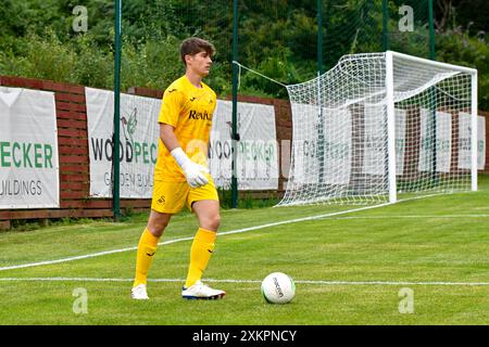 Briton Ferry, Wales. 23. Juli 2024. Torhüter Sam Seager von Swansea City während des Freundschaftsspiels zwischen Briton Ferry Llansawel und Swansea City unter 18 Jahren in der Old Road in Briton Ferry, Wales, Großbritannien am 23. Juli 2024. Quelle: Duncan Thomas/Majestic Media. Stockfoto