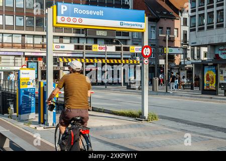 Antwerpen, Belgien, 21. Juli 2024: Blick auf Rooseveltplaats und Interparking Roosevelt in Antwerpen, Belgien Stockfoto