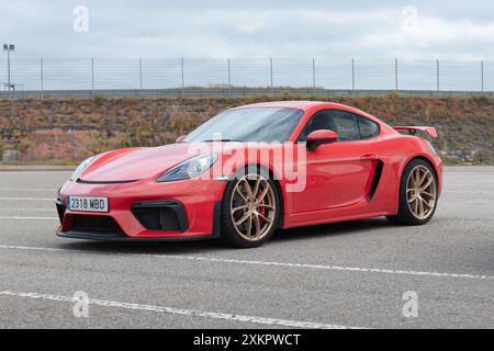 Los Arcos, Spanien-25. Mai 2024: Porsche Cayman GT4 (981), dritte Generation von Boxster, Cayman Stockfoto