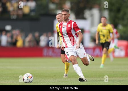 Krakau, Polen. Juli 2024. Maciej Gorski von Resovia Rzeszow wurde während des Fußballspiels der polnischen Betclic 2 League 2024/2025 zwischen Wieczysta Krakau und Resovia Rzeszow im Wieczysta Stadion beobachtet. Endergebnis: Wieczysta Krakau 0:1 Resovia Rzeszow. Quelle: SOPA Images Limited/Alamy Live News Stockfoto