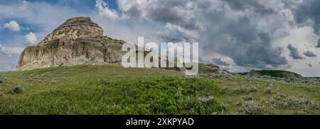 Panorama von Sagebrush und Castle Butte im Big Muddy Valley, Saskatchewan, Kanada Stockfoto