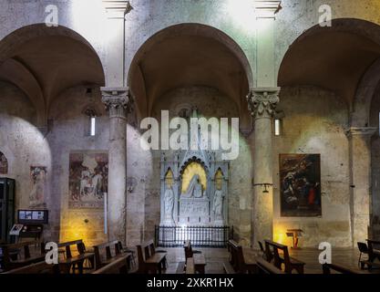 Massa Marittima, Italien - 11. September 2022: Innenraum der Kathedrale des Heiligen Cerbonius in Massa Marittima. Italien Stockfoto