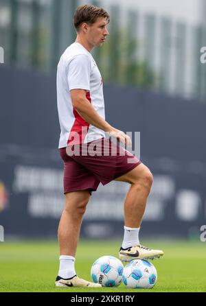 Leipzig, Deutschland. Juli 2024. Fußball: Bundesliga, RB Leipzig Training. Willi Orbán trainiert auf dem Spielfeld. Quelle: Hendrik Schmidt/dpa/Alamy Live News Stockfoto