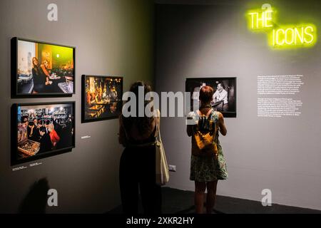 Alcuni Momenti dell'Anteprima stampa della mostra fotografica „Bar Stories on Camera“ di Magnum e Archivio storico galleria Campari presso Camera - Centro italiano per la fotografia a Turin, Italia - Cronaca - Mercoledì 24 Luglio 2024 - (Foto Giacomo Longo/LaPresse) einige Momente der Pressevorschau der Fotoausstellung „Bar Stories on Camera“ von Magnum und der Galerie Campari Historical Archive in Camera - Italienisches Zentrum für Fotografie in Turin, Italien - Nachrichten - Mittwoch, 24. Juli 2024 - (Foto Giacomo Longo/LaPresse) Stockfoto