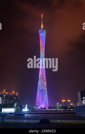Fantastischer Nachtanblick auf den Canton Tower in Guangzhou, China Stockfoto