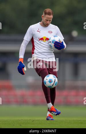 Leipzig, Deutschland. Juli 2024. Fußball: Bundesliga, Training RB Leipzig. Torhüter Péter Gulácsi während des Trainings. Quelle: Hendrik Schmidt/dpa/Alamy Live News Stockfoto