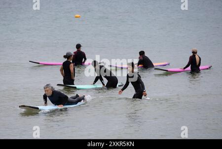 Donghae, Südkorea. Juli 2024. Touristen haben Spaß am Strand in Donghae City, Provinz Gangwon, Südkorea, 24. Juli 2024. Quelle: Jun Hyosang/Xinhua/Alamy Live News Stockfoto