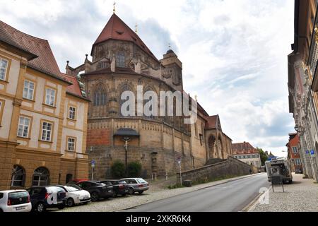 Deutschland, Bamberg, 10.07.2024 Bamberg ist eine Stadt im Norden des deutschen Bundeslandes Bayern. Sie liegt an der Muendung der Fluesse Regnitz und Main und erstreckt sich ueber 7 Huegel. Foto: Die obere Pfarre oder Kirche unsere Liebe Frau ist eine gotische römisch-katholische Pfarrkirche Stadt Bamberg *** Germany, Bamberg, 10 07 2024 Bamberg ist eine Stadt im Norden Bayerns. Sie liegt am Zusammenfluss von Regnitz und Main und erstreckt sich über 7 Hügel Foto die Oberpfarrei oder Marienkirche ist eine gotische römisch-katholische Pfarrkirche Bamberg Stockfoto