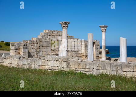 Auf den Ruinen einer alten Basilika. Tschersonesos, Sewastopol, Krim Stockfoto