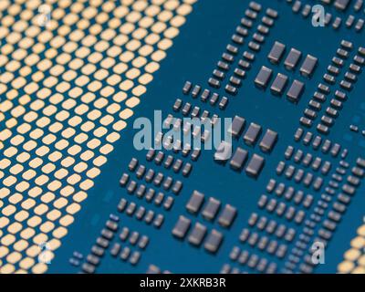 Intel Core i9-14900K Prozessorgehäuse der 14. Generation, Schwerpunkt auf CPU-Anschlüssen Stockfoto