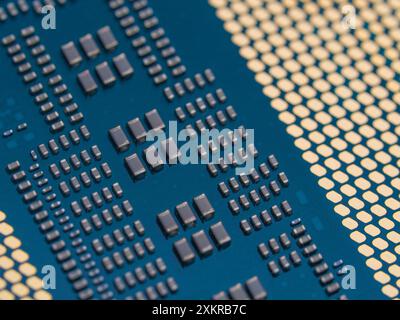 Intel Core i9-14900K Prozessorgehäuse der 14. Generation, Schwerpunkt auf CPU-Anschlüssen Stockfoto