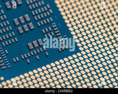 Intel Core i9-14900K Prozessorgehäuse der 14. Generation, Schwerpunkt auf CPU-Anschlüssen Stockfoto