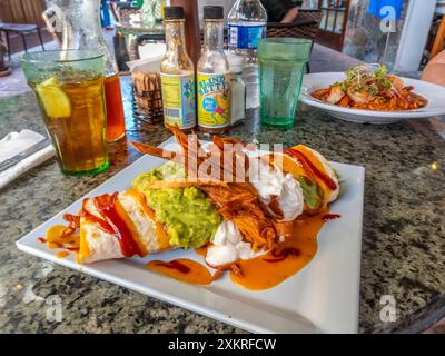 Mittagessen im Sun Dog Café in Mongoose Junction in Cruz Bay auf der Karibikinsel St. John auf den US-Jungferninseln Stockfoto