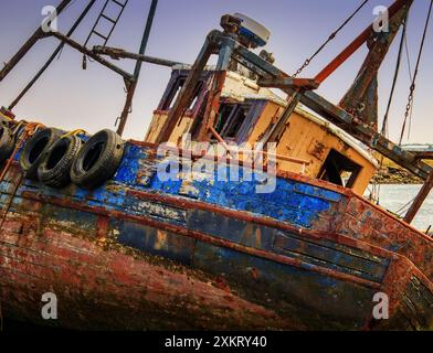Eine abstrakte Nahansicht eines Schiffes in Fleetwood, in der Nähe der alten (stillgelegten) Docks Stockfoto
