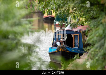 Sowerby Bridge Wharf, Calderdale, West Yorkshire, Großbritannien, ist das Endbecken der Calder & Hebble Navigation und deren Kreuzung mit dem Rochdale Canal. Es ist eines der herausragenden Kanalbecken des Landes, dessen 200 Jahre alte Gebäude in den ersten Jahren dieses Jahrhunderts nach siebenjähriger Arbeit von British Waterways (Vorgänger des Canal & River Trust) und den Pächtern in gutem Zustand und aktiver Nutzung restauriert wurden. Die ganze Website ist in Grade 2 aufgeführt. Credit: Windmill Images/Alamy Live News Stockfoto