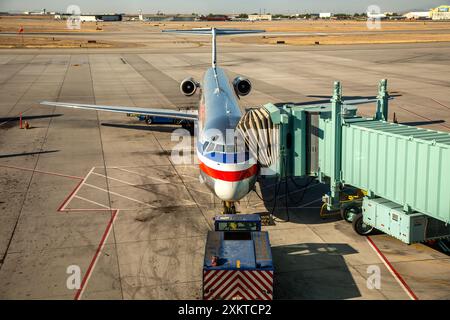 American Airlines McDonnell Douglas MD-80 Jet, Albuquerque International Sunport, Albuquerque, New Mexico USA Stockfoto