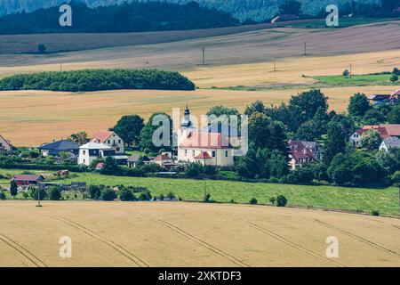 Blick auf den Aussichtsturm Spulka bei Lbosin in Tschechien, 18. Juli 2021. Stockfoto