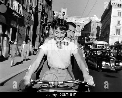 Römischer Urlaub. Screenshot von Audrey Hepburn und Gregory Peck auf einer Vespa aus dem Trailer zum Film Roman Holiday, 1953 Stockfoto