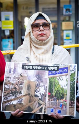 Rom, Rm, Italien. Juli 2024. Mitglieder der bangladeschischen Gemeinde Roms versammeln sich, um die Regierung von Bangladesch zu unterstützen und Proteste und Gewalt zu stoppen. (Kreditbild: © Marco Di Gianvito/ZUMA Press Wire) NUR REDAKTIONELLE VERWENDUNG! Nicht für kommerzielle ZWECKE! Stockfoto