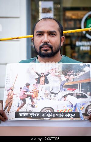 Rom, Rm, Italien. Juli 2024. Mitglieder der bangladeschischen Gemeinde Roms versammeln sich, um die Regierung von Bangladesch zu unterstützen und Proteste und Gewalt zu stoppen. (Kreditbild: © Marco Di Gianvito/ZUMA Press Wire) NUR REDAKTIONELLE VERWENDUNG! Nicht für kommerzielle ZWECKE! Stockfoto