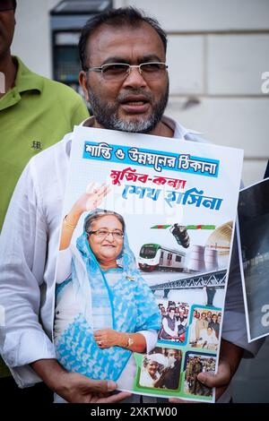 Rom, Rm, Italien. Juli 2024. Mitglieder der bangladeschischen Gemeinde Roms versammeln sich, um die Regierung von Bangladesch zu unterstützen und Proteste und Gewalt zu stoppen. (Kreditbild: © Marco Di Gianvito/ZUMA Press Wire) NUR REDAKTIONELLE VERWENDUNG! Nicht für kommerzielle ZWECKE! Stockfoto