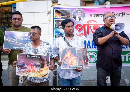 Rom, Rm, Italien. Juli 2024. Mitglieder der bangladeschischen Gemeinde Roms versammeln sich, um die Regierung von Bangladesch zu unterstützen und Proteste und Gewalt zu stoppen. (Kreditbild: © Marco Di Gianvito/ZUMA Press Wire) NUR REDAKTIONELLE VERWENDUNG! Nicht für kommerzielle ZWECKE! Stockfoto