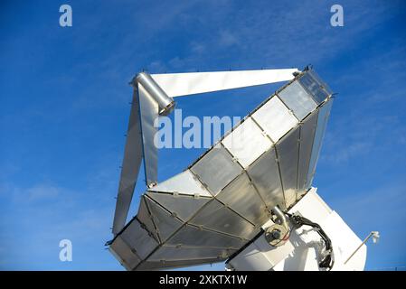 Images of Owens Valley Radio Observatory (OVRO) ist ein Radioastronomie Observatorium in der Nähe von Big Pine, Kalifornien (USA) im Owens Valley. Es liegt östlich Stockfoto