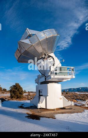 Images of Owens Valley Radio Observatory (OVRO) ist ein Radioastronomie Observatorium in der Nähe von Big Pine, Kalifornien (USA) im Owens Valley. Es liegt östlich Stockfoto