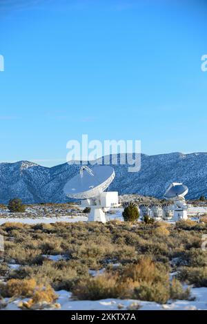 Images of Owens Valley Radio Observatory (OVRO) ist ein Radioastronomie Observatorium in der Nähe von Big Pine, Kalifornien (USA) im Owens Valley. Es liegt östlich Stockfoto