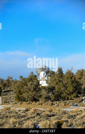 Images of Owens Valley Radio Observatory (OVRO) ist ein Radioastronomie Observatorium in der Nähe von Big Pine, Kalifornien (USA) im Owens Valley. Es liegt östlich Stockfoto