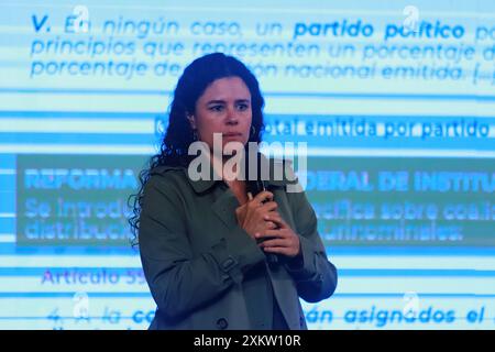 Mexiko-Stadt, Mexiko. Juli 2024. Innenministerin Luisa María Alcalde Lujan sprach während einer Briefing-Konferenz im Nationalpalast über die Überrepräsenz der Morena im mexikanischen Kongress. Am 24. Juli 2024 in Mexiko-Stadt. (Foto: Carlos Santiago/ Credit: Eyepix Group/Alamy Live News Stockfoto