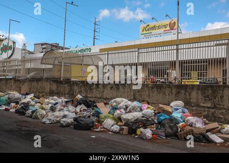 Müllcontainer in Palermo, Italien. Stockfoto