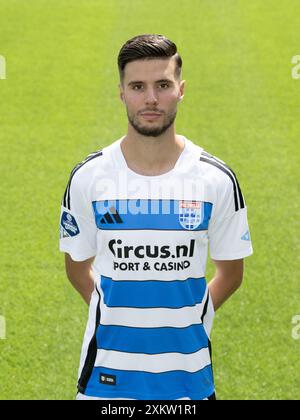 ZWOLLE - Anouar El Azzouzi von PEC Zwolle während der Pressepräsentation von PEC Zwolle im Stadion MAC3Park am 24. Juli 2024 in Zwolle, Niederlande. ANP | Hollandse Hoogte | GERRIT VAN COLOGNE Stockfoto