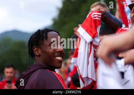 Rottach Egern, Deutschland. Juli 2024. Fussball Testspiel FC Rottach-Egern - FC Bayern München am 24.07.2024 im Stadion am Birkenmoos in Rottach-Egern Mathys Tel ( Muenchen ) Foto: Revierfoto Credit: ddp Media GmbH/Alamy Live News Stockfoto