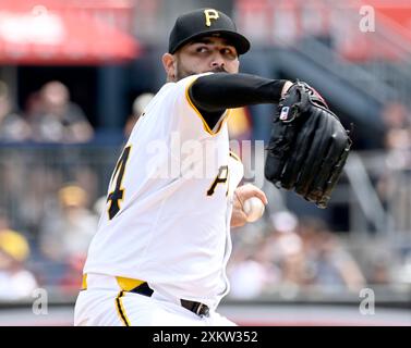 Pittsburgh, Usa. Juli 2024. Pittsburgh Pirates Pitcher Martín Pérez (54) startet gegen die St. Louis Cardinals im PNC Park am Mittwoch, den 24. Juli 2024 in Pittsburgh. Foto: Archie Carpenter/UPI Credit: UPI/Alamy Live News Stockfoto