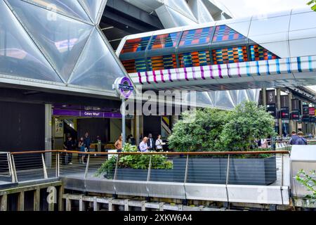 Eingang der Elizabeth Line Station in Canary Wharf, Borough of Tower Hamlets, London, England, Großbritannien Stockfoto