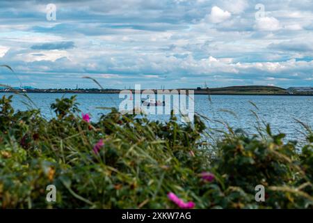 Hartlepool, atemberaubender Blick auf das Hartlepool Headland mit seinem historischen Leuchtturm, der zerklüfteten Küste und dem lebhaften Küstencharme. Stockfoto