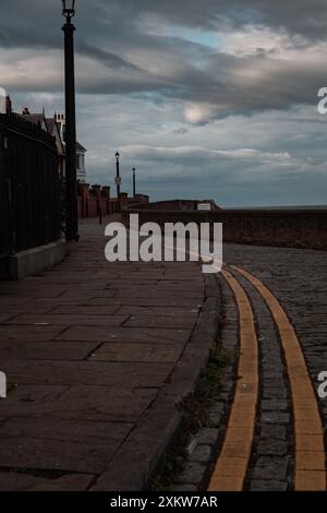 Hartlepool, atemberaubender Blick auf das Hartlepool Headland mit seinem historischen Leuchtturm, der zerklüfteten Küste und dem lebhaften Küstencharme. Stockfoto