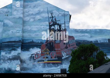 Hartlepool, atemberaubender Blick auf das Hartlepool Headland mit seinem historischen Leuchtturm, der zerklüfteten Küste und dem lebhaften Küstencharme. Stockfoto