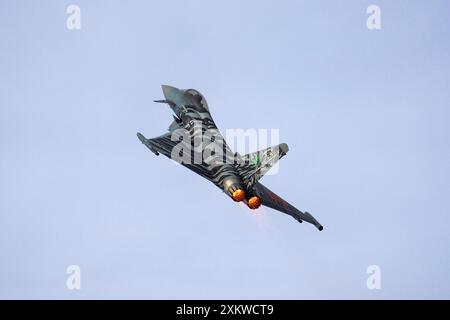 Eurofighter EF2000 der Deutschen Luftwaffe zeigt sich bei der Royal International Air Tattoo 2024 auf der RAF Fairford. Stockfoto