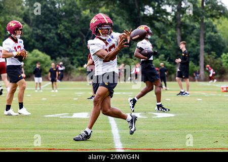 Washington Commanders Wide Receiver Mitchell Tinsley (18) macht einen Fang während des ersten Tages des Trainingslagers im OrthoVirginia Training Center im Commanders Park in Ashburn VA am 24. Juli 2024 (Alyssa Howell/ Image of Sport) Stockfoto