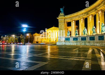 Die Kolonnade des Millenniums-Monuments, eines der bemerkenswertesten Wahrzeichen von Budapest auf dem Heroes Sqaure und dem Museum der Schönen Künste, Ungarn Stockfoto