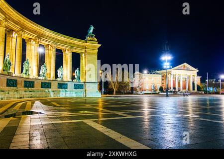 Heldenplatz mit Kolonnade des Millennium Monument Complex und Hall of Art Museum, Budapest, Ungarn Stockfoto